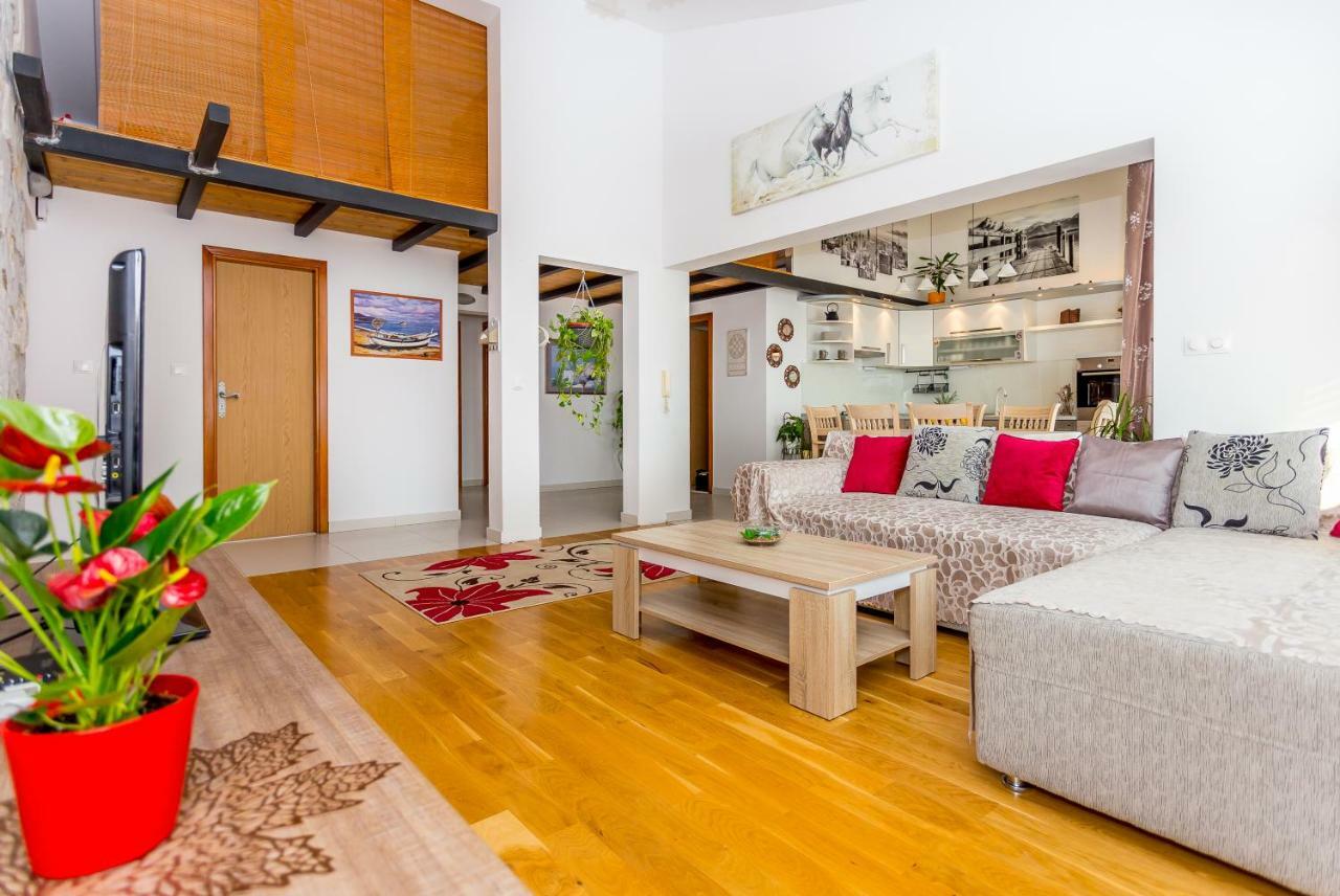 Urban Luxury Suites Juricevic Duce Exterior photo