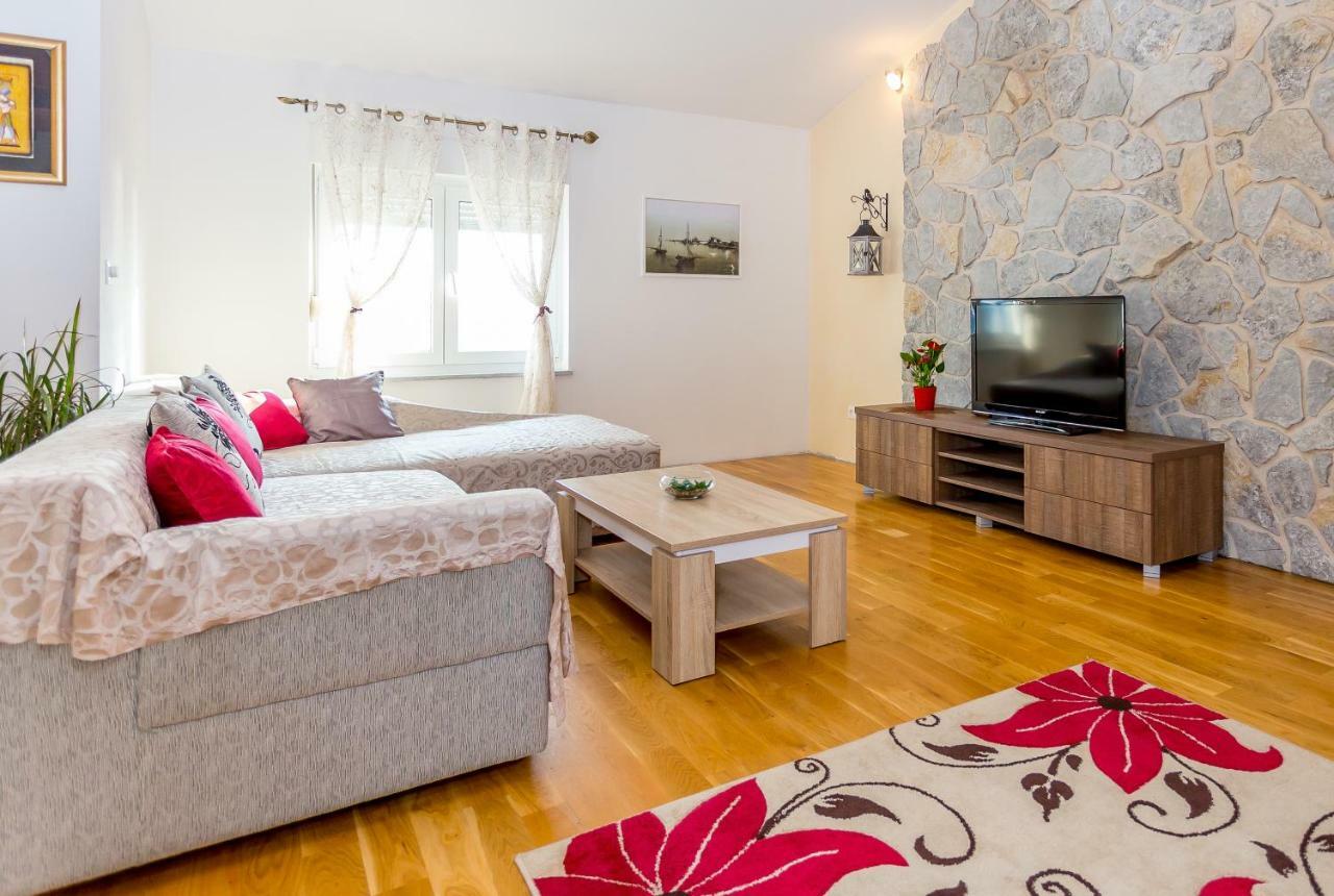 Urban Luxury Suites Juricevic Duce Exterior photo